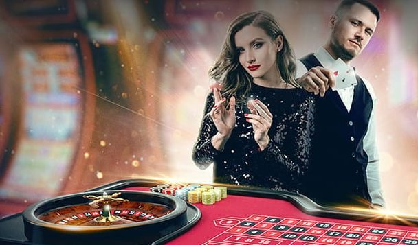 Live Baccarat ဂိမ်း dealer နှင့် ကစားနေသောပုံ